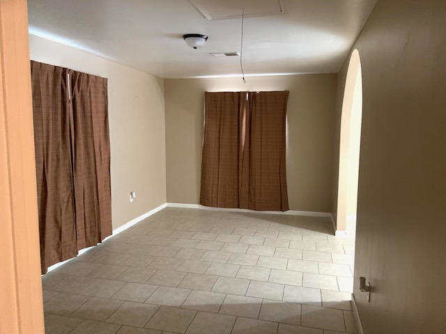 303 Hickory St - Photo 3 of 6