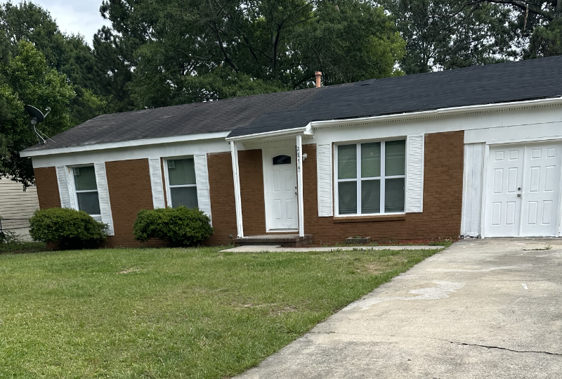 2874 Village Green Dr - Photo 2 of 9