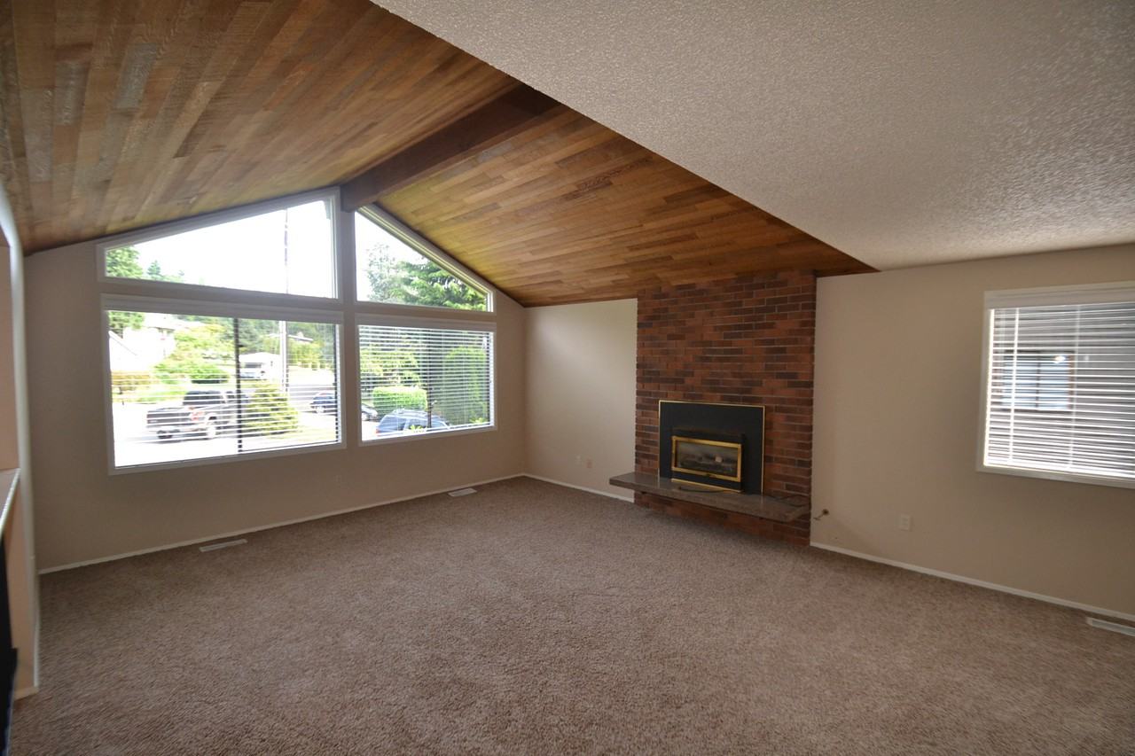 20037 82nd Ave W - Photo 3 of 9