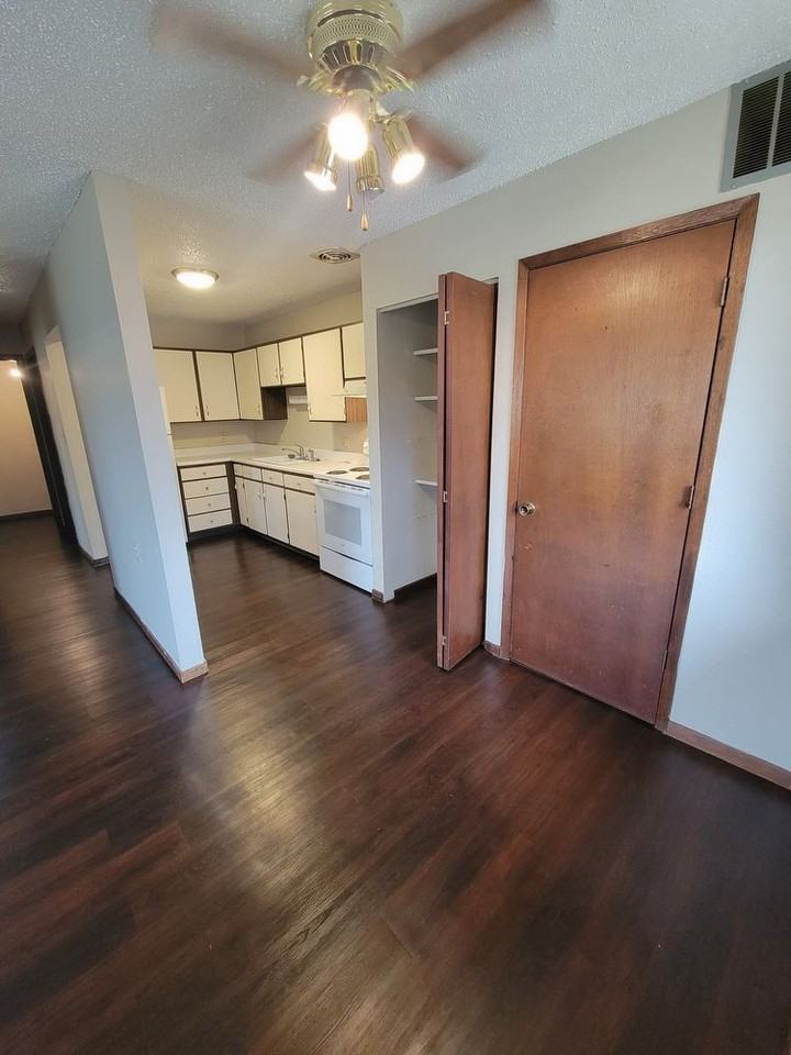 102 8th Ave NW 10 C #10C - Photo 2 of 6