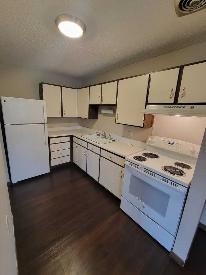 102 8th Ave NW 10 C #10C - Photo 3 of 6