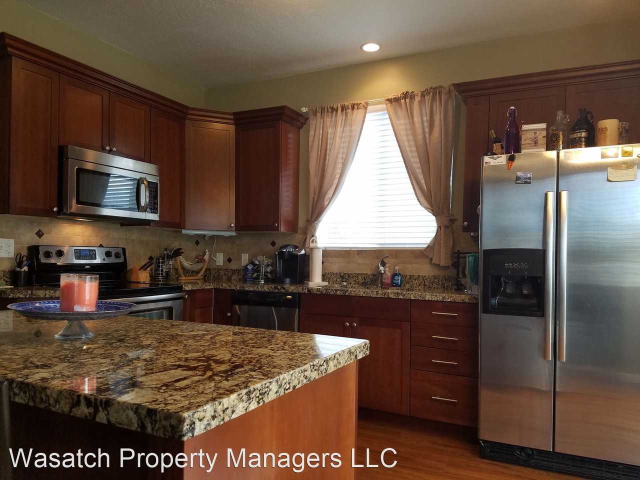 655 N 310 W - Photo 3 of 18