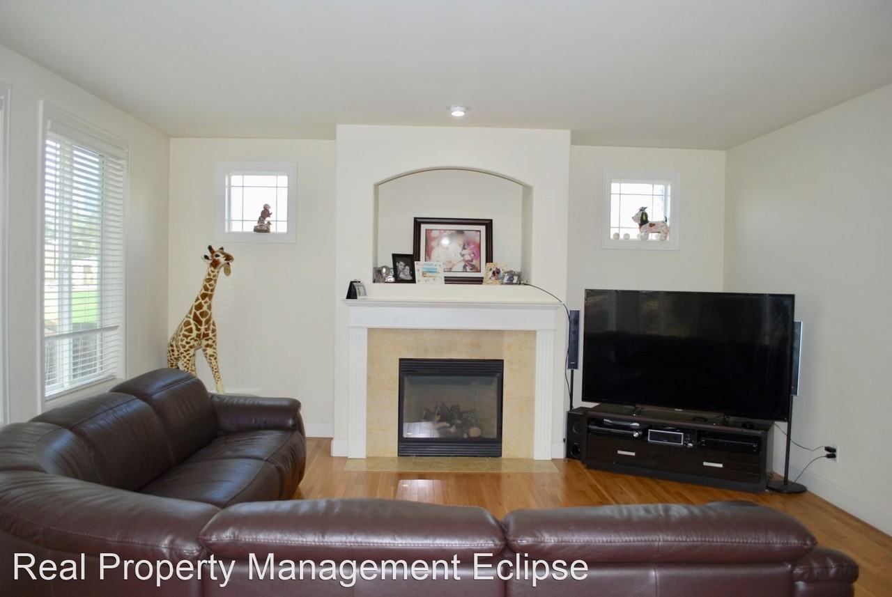 11184 Ne 162nd St - Photo 3 of 12