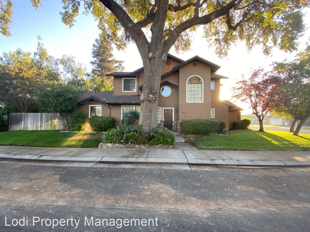 1812 Newport Dr - Photo 2 of 23