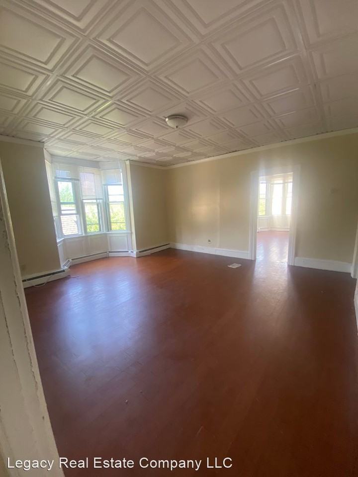 10-12 Cady St - Photo 2 of 6