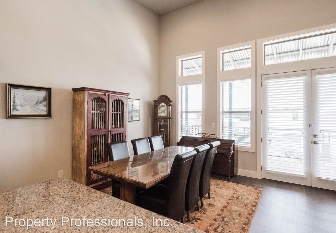 1121 N Academy Ave #B - Photo 3 of 17