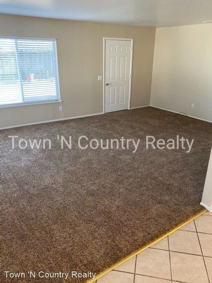 198 Terry Cir - Photo 2 of 8