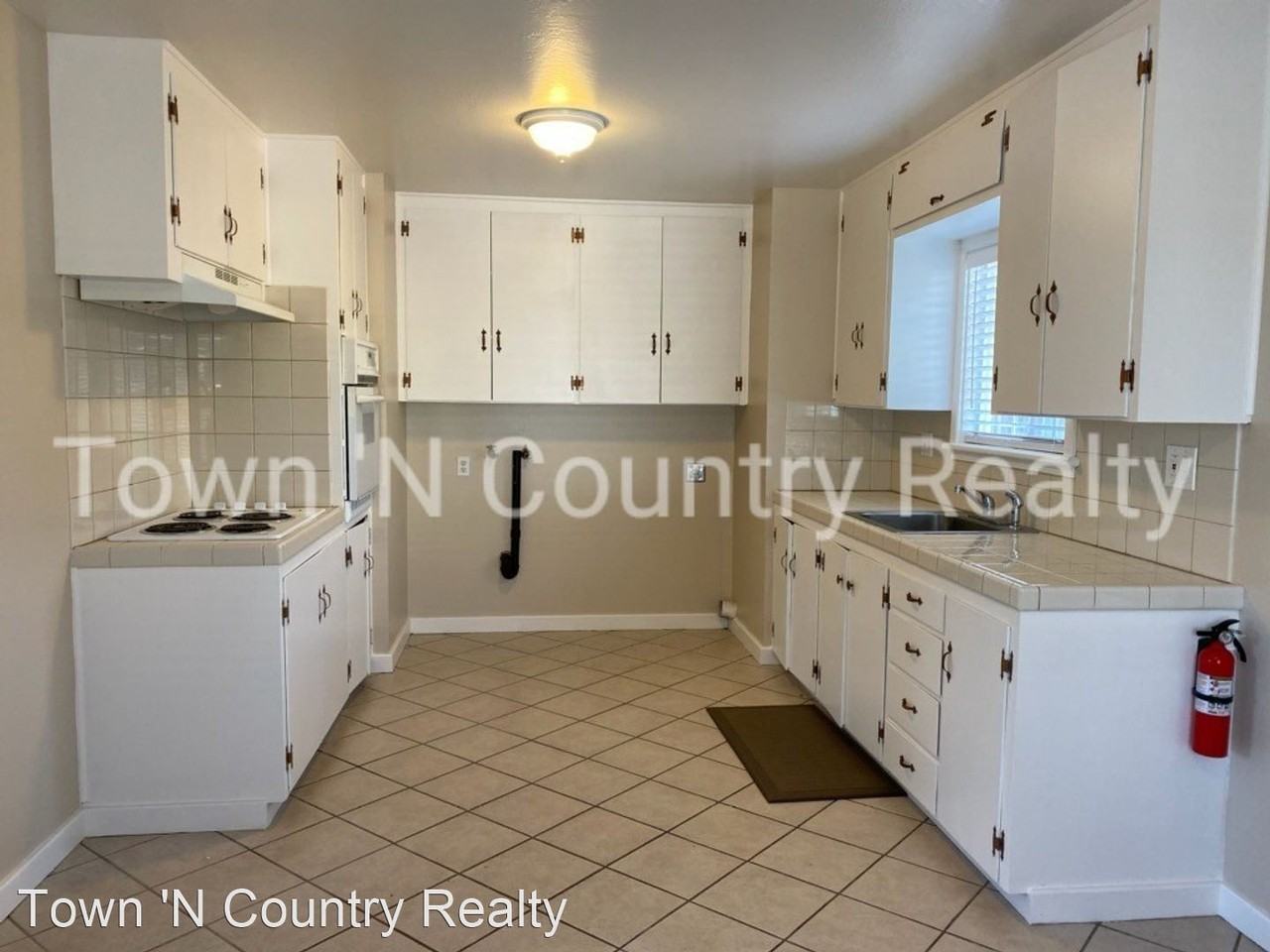 198 Terry Cir - Photo 3 of 8