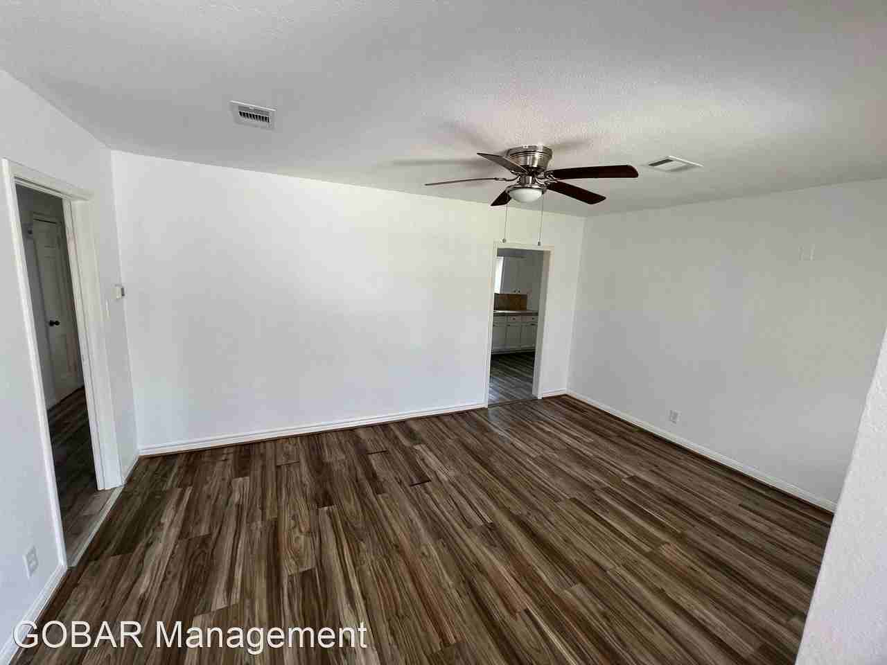 2085 Earl St - Photo 3 of 21