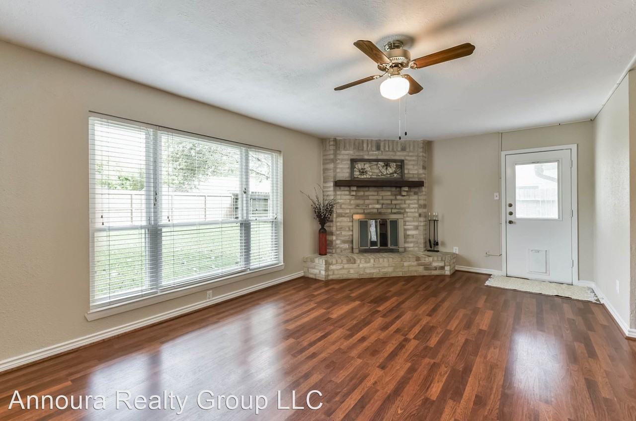 5910 Misty Meadow St - Photo 2 of 13