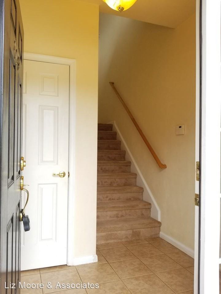 804 Rustads Cir - Photo 3 of 21