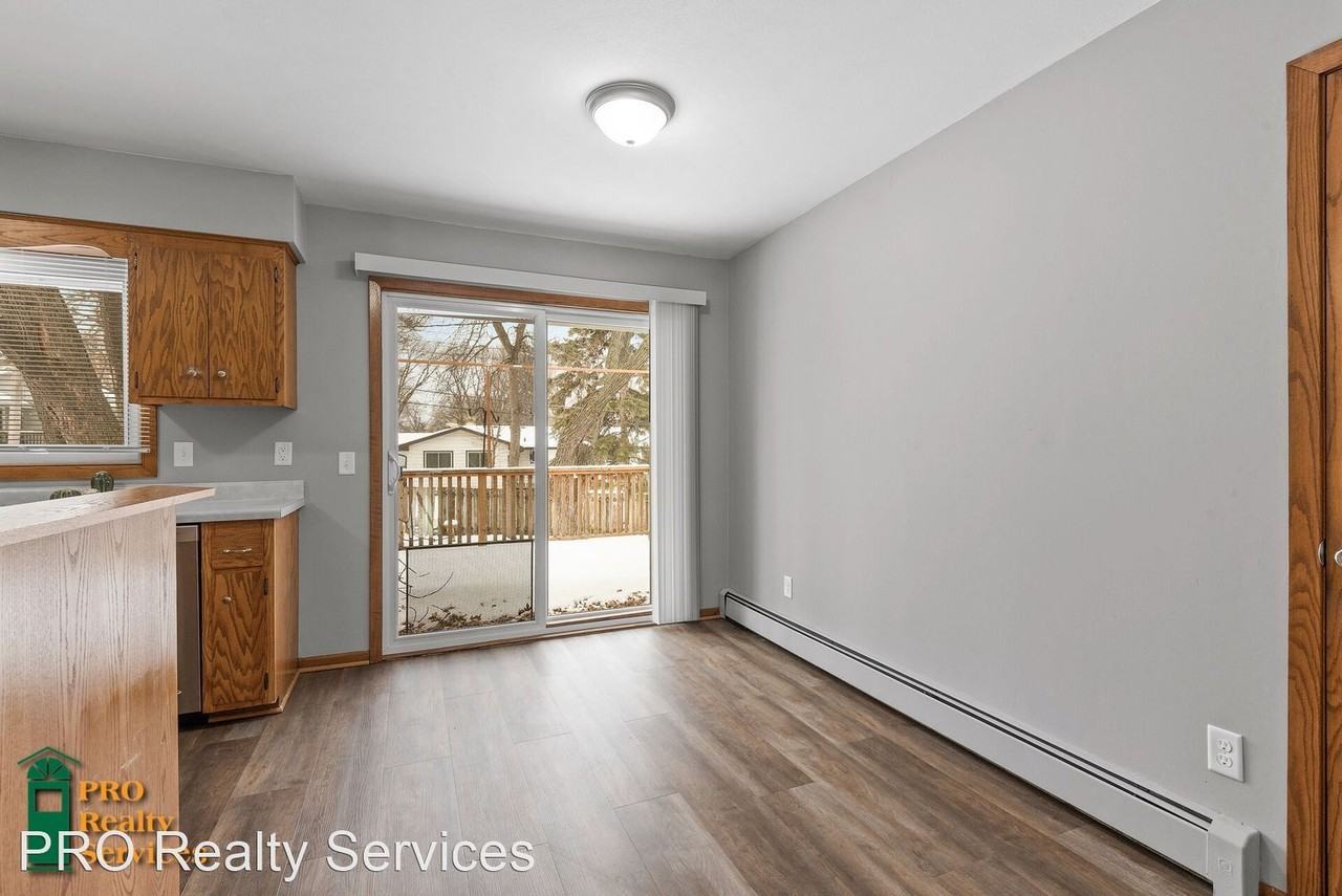 32 67th Way Ne - Photo 3 of 34
