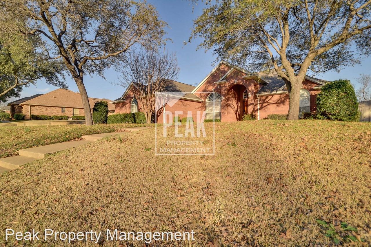 1011 Quail Rdg - Photo 2 of 32