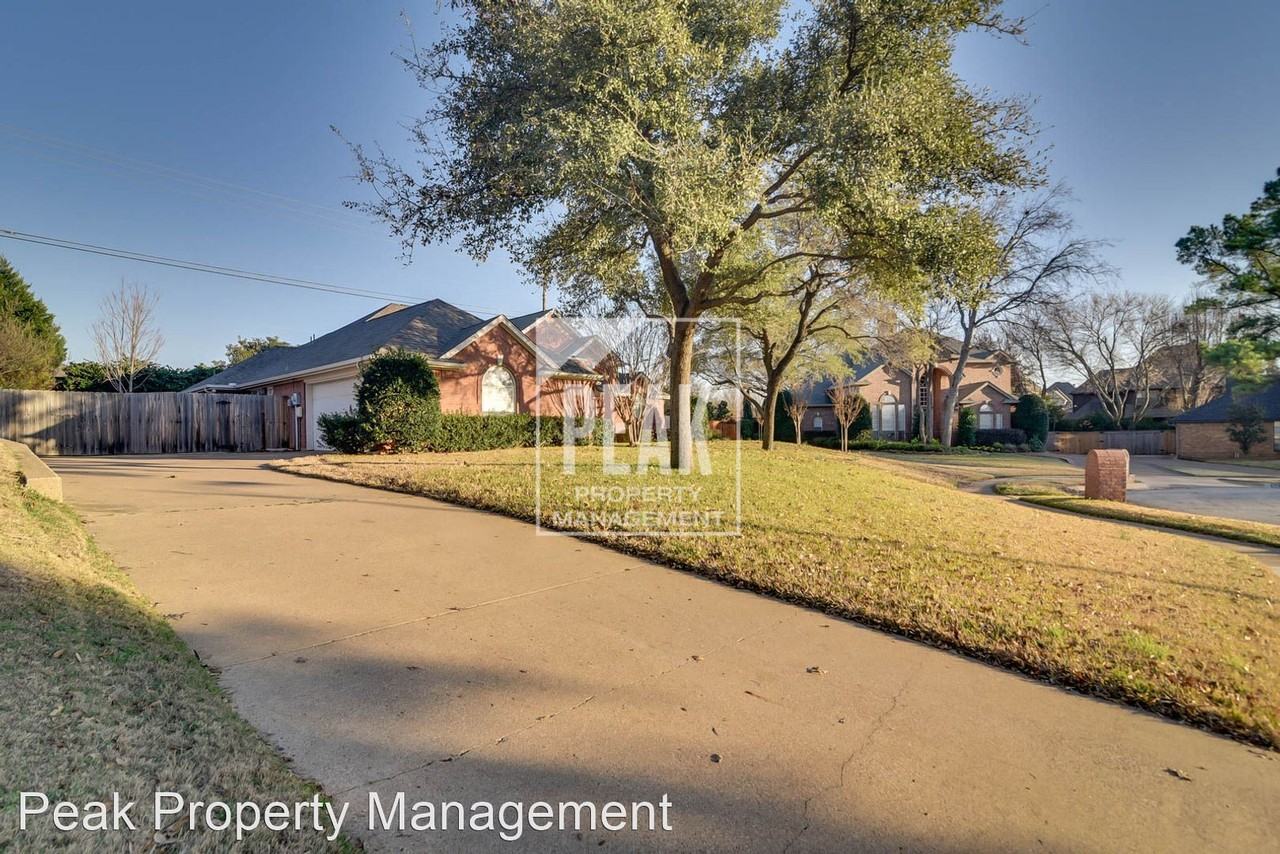 1011 Quail Rdg - Photo 3 of 32