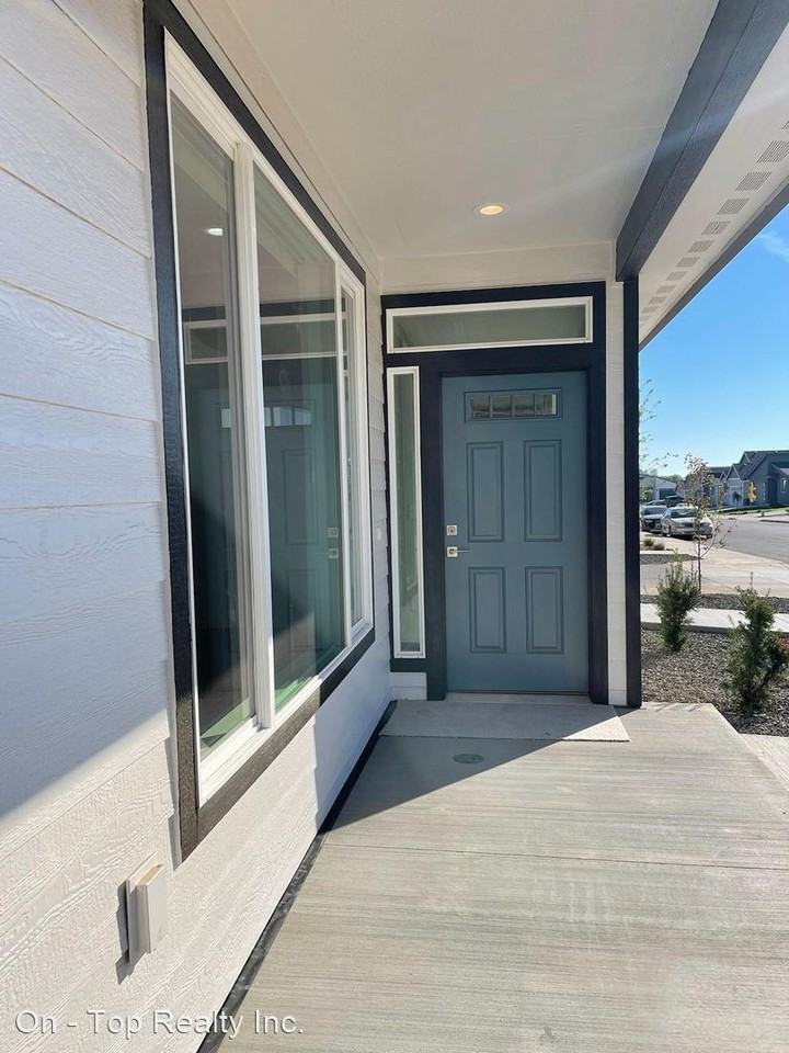 1005/1007 Greenfield Drive - Photo 3 of 21