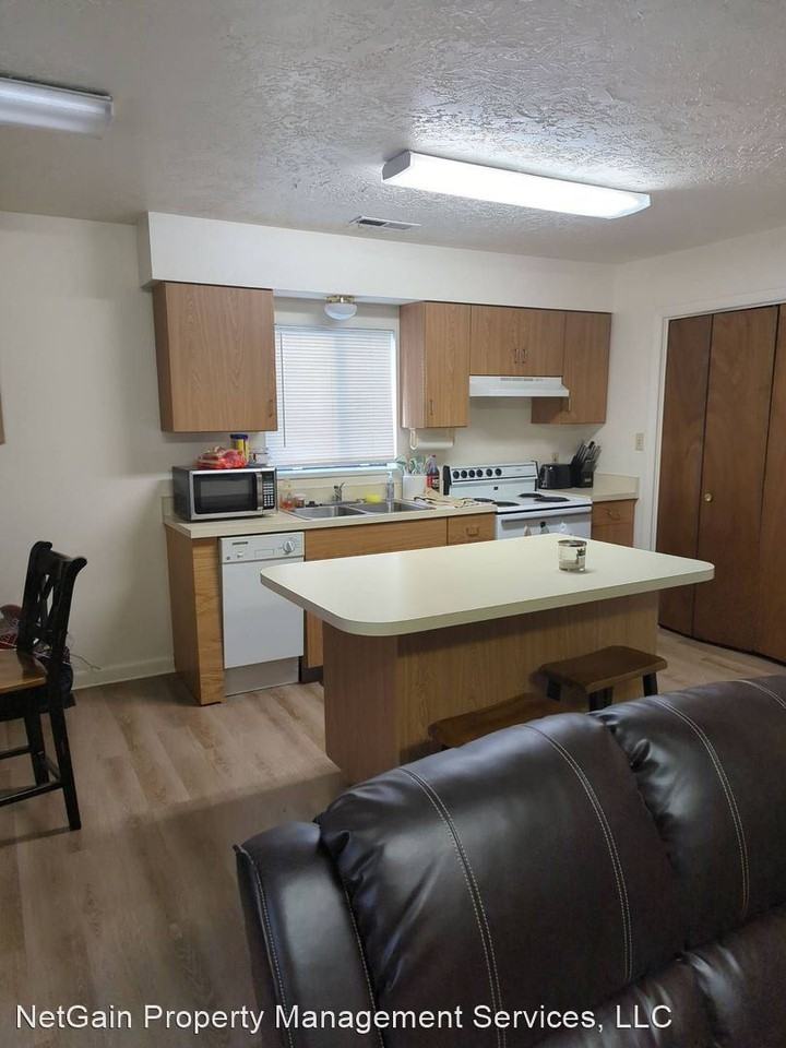 492 S 75 W - Photo 3 of 5