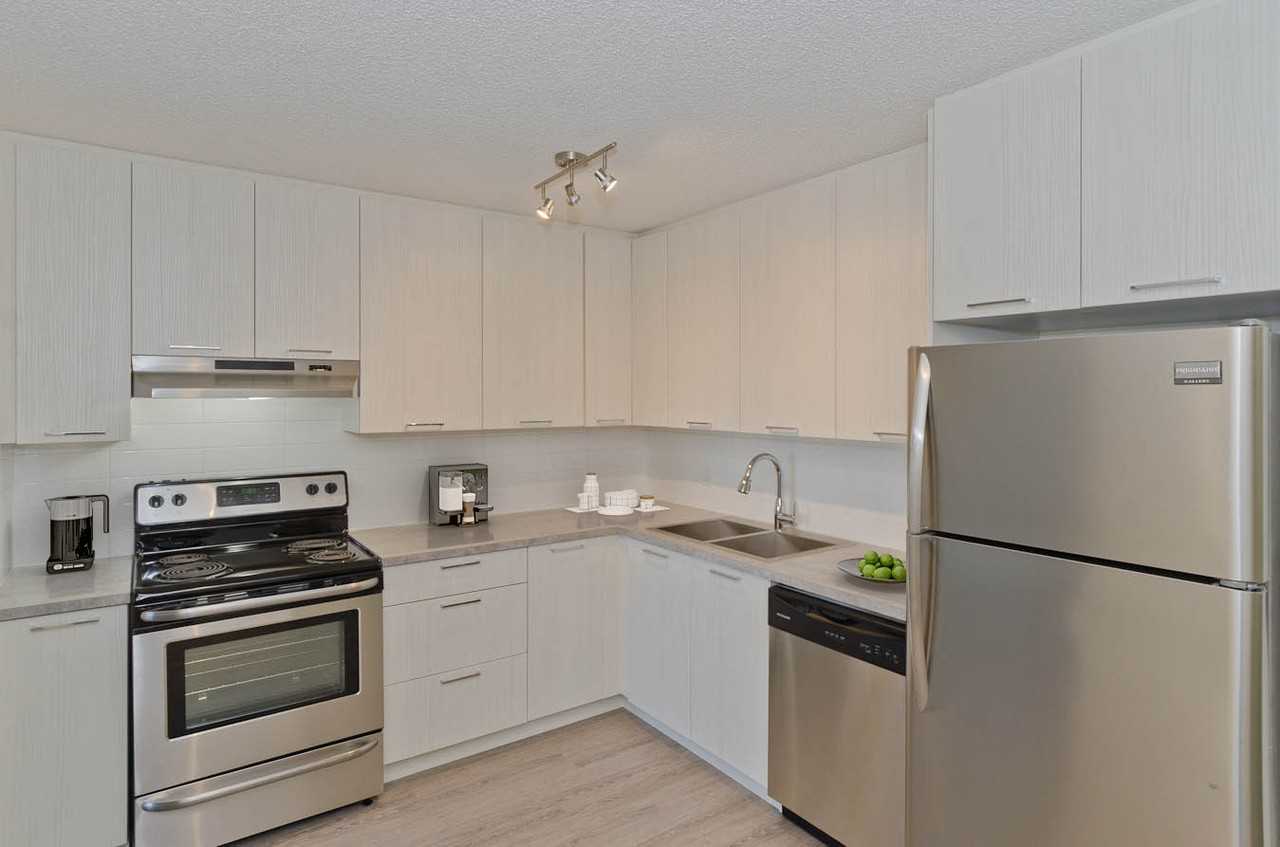 McKinnon Manor Apartments - Photo 3 of 13