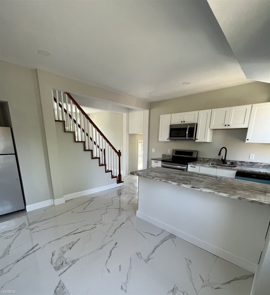 66 Warren St - Photo 2 of 15