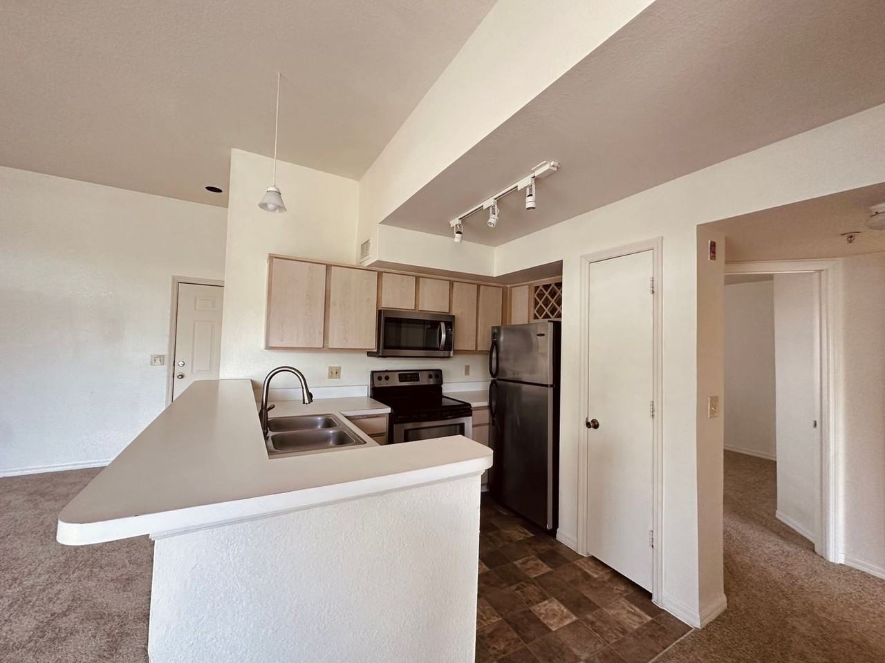 7380 Westpointe Blvd - Photo 2 of 8