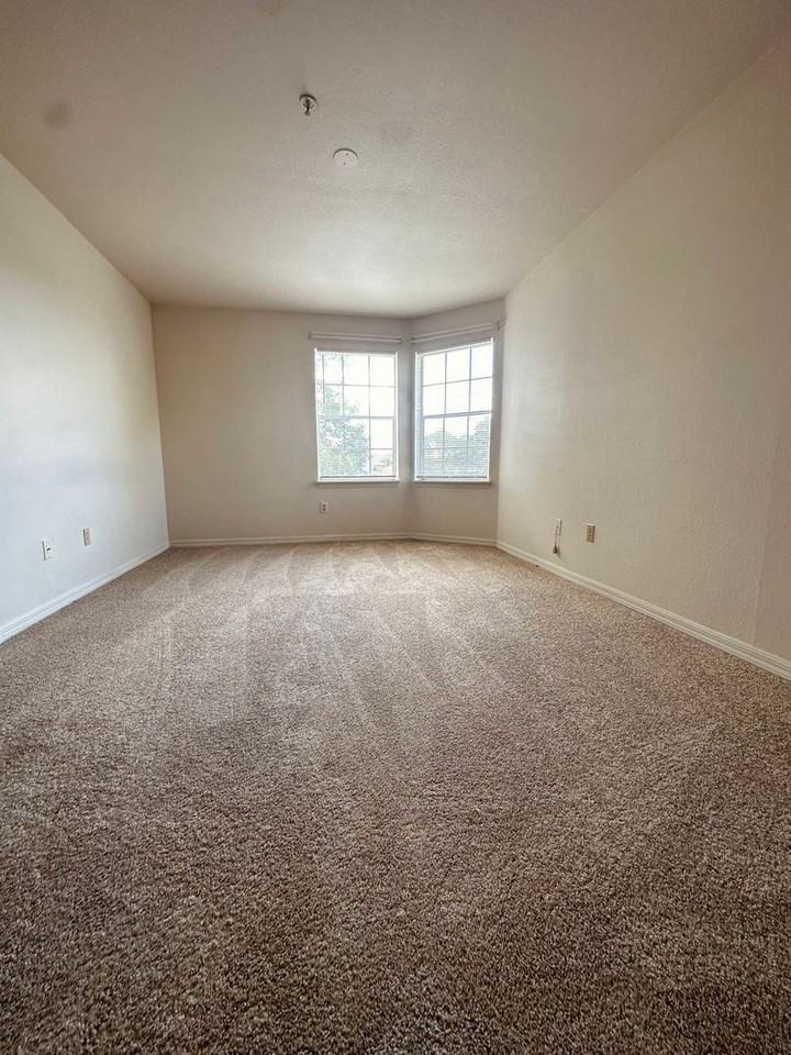 7380 Westpointe Blvd - Photo 3 of 8