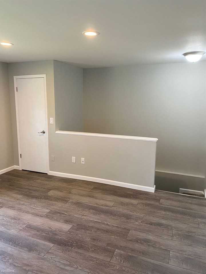 158 Princeton Dr - Photo 3 of 15