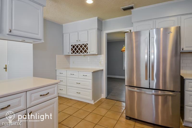 11403 Scott Mill Rd - Photo 3 of 16