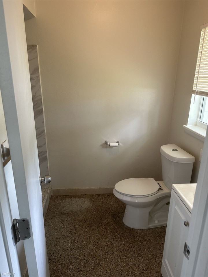 2829 N Martha Ave - Photo 3 of 11