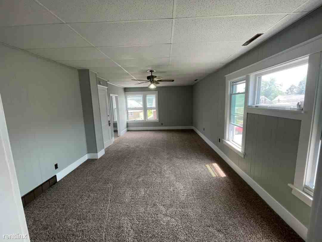 460 E 33rd St - Photo 2 of 21