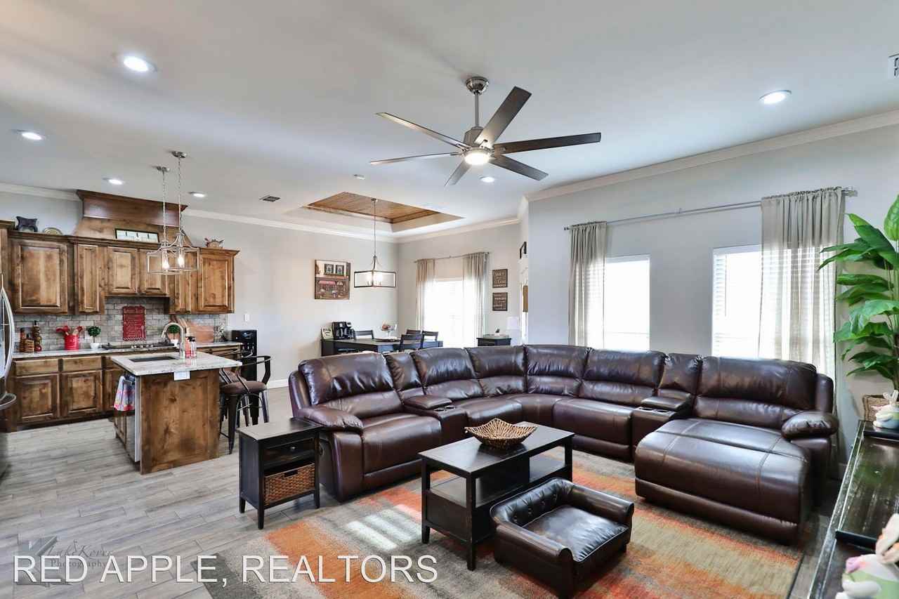 158 Newhouse Dr - Photo 2 of 17