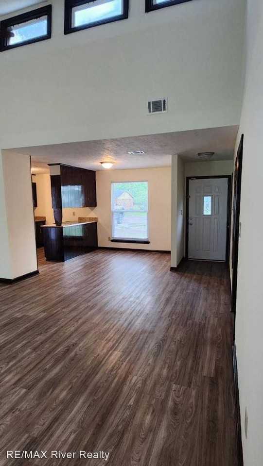 2627 Teakwood Dr - Photo 3 of 13