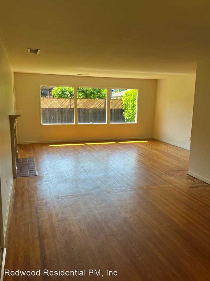 2182 Siesta Ln - Photo 3 of 23