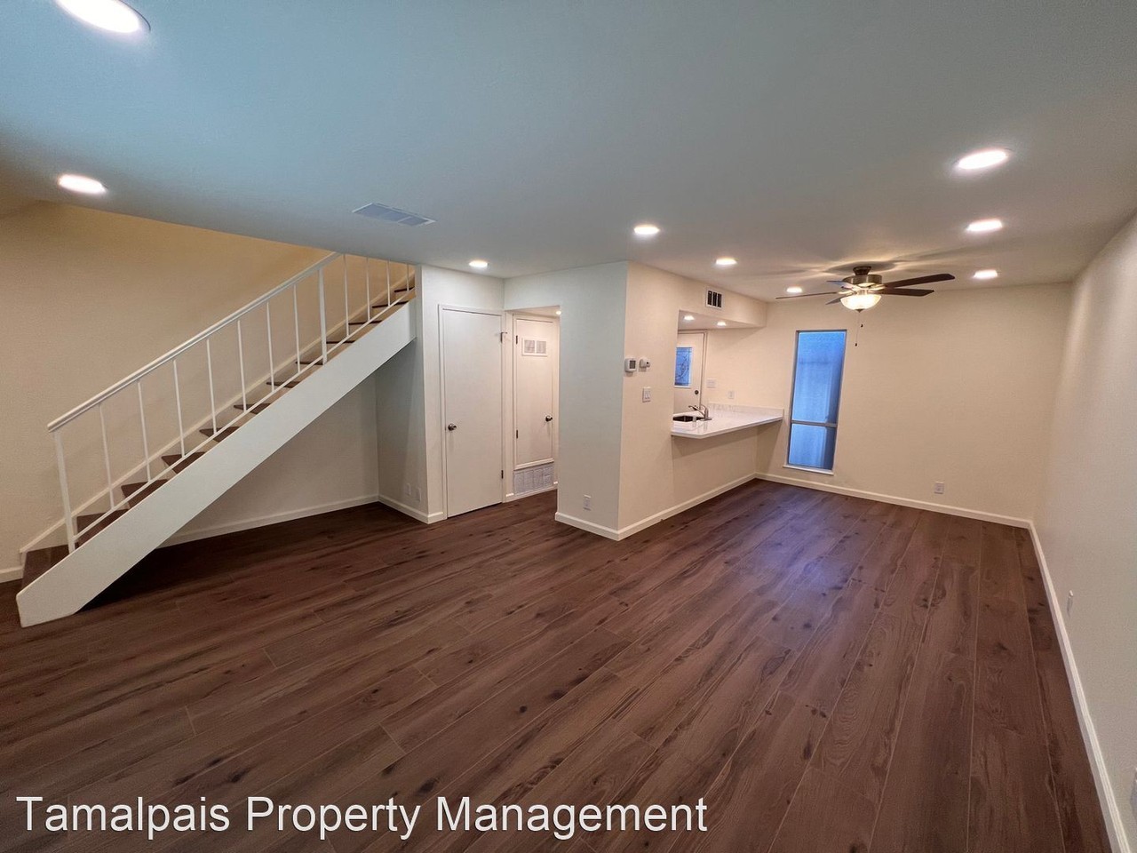 220 Roundtree Way - Photo 3 of 20