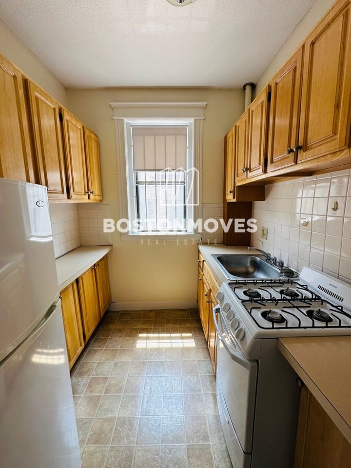 Commonwealth Ave #18 - Photo 2 of 11