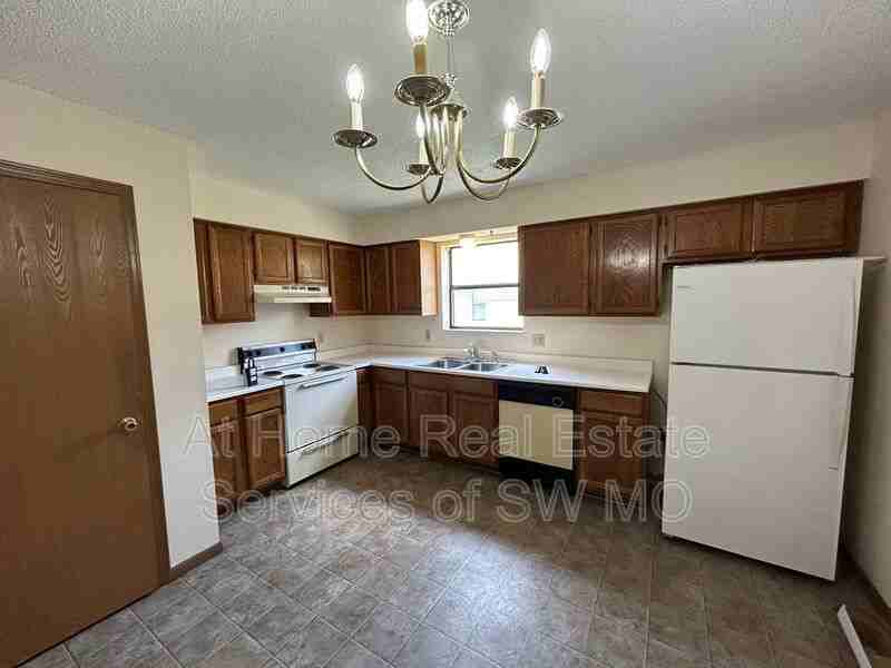 3385 S Moreland Ct Apt A - Photo 2 of 9