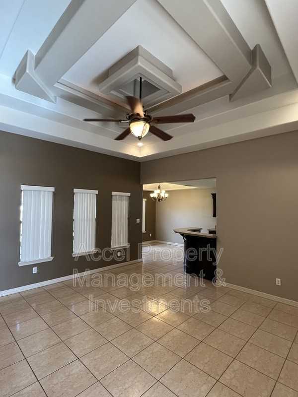 4829 N 47th St - Photo 5 of 22