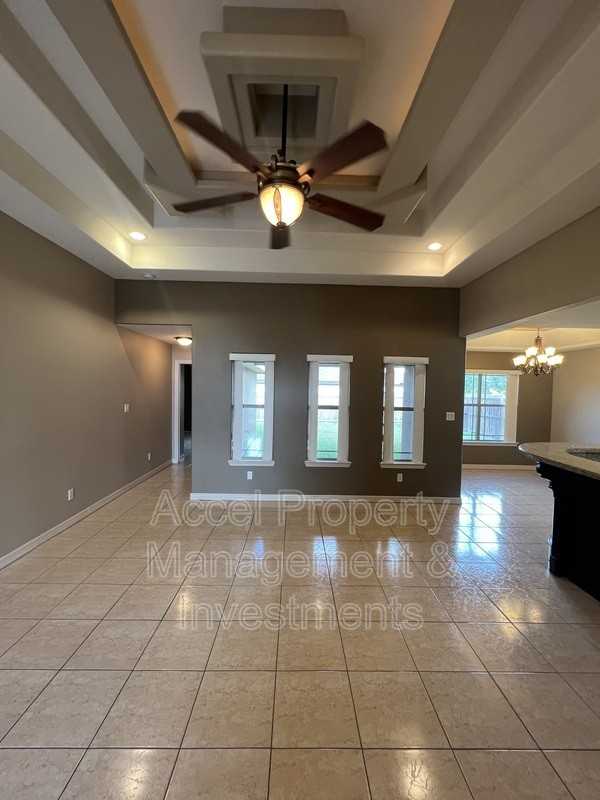 4829 N 47th St - Photo 6 of 22