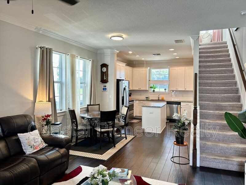 532 Jetstar Ln - Photo 5 of 35