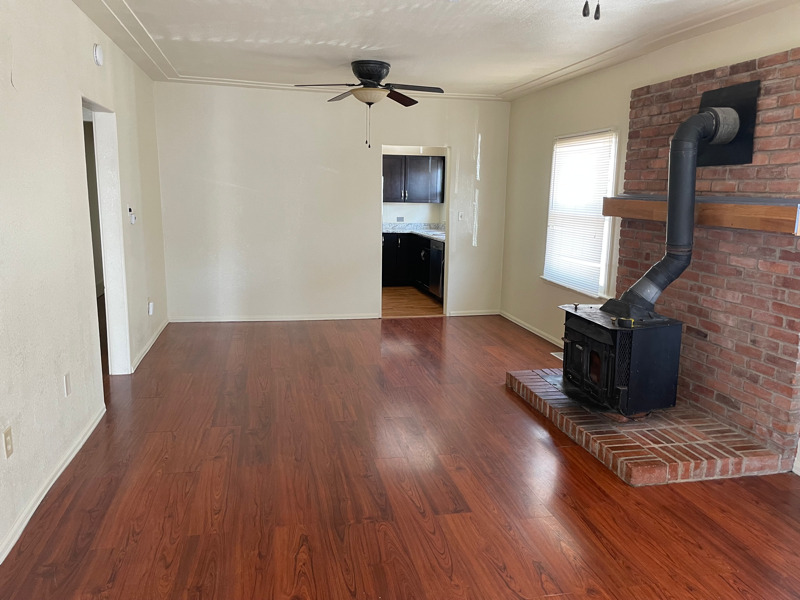 1625 E 8th St #1625 - Photo 4 of 12