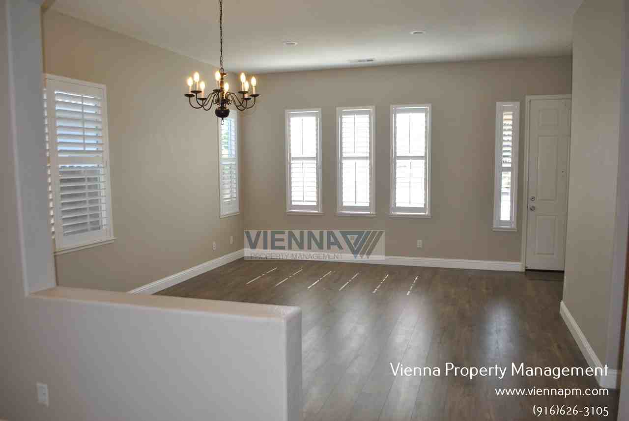6457 Cormorant Cir - Photo 3 of 32