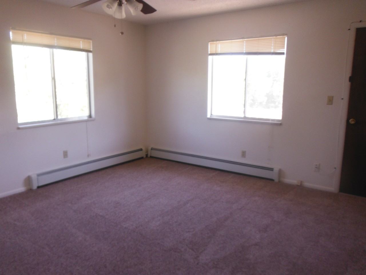 402 Dressell Dr - Photo 3 of 8