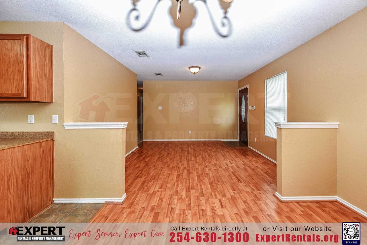 2409 Gallop Dr - Photo 2 of 8