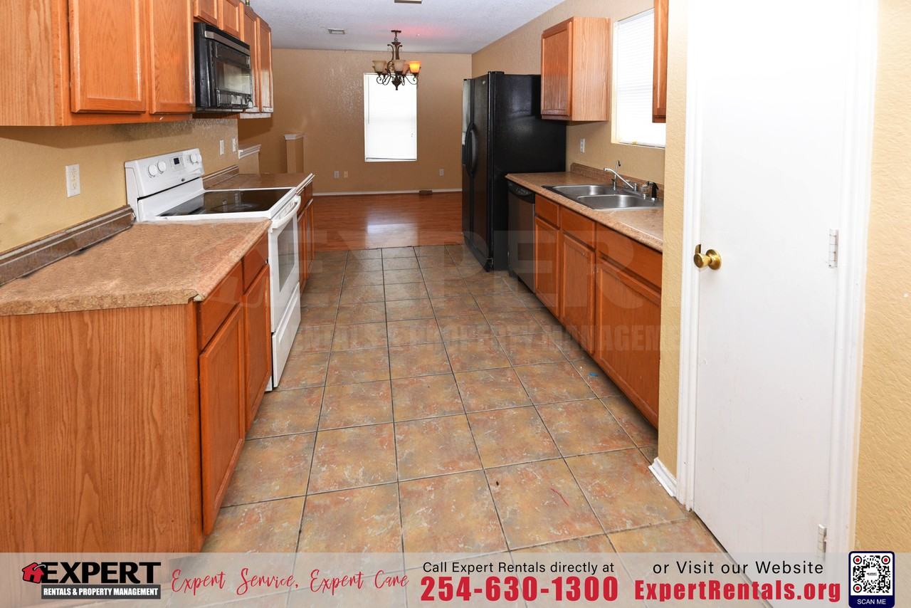 2409 Gallop Dr - Photo 3 of 8