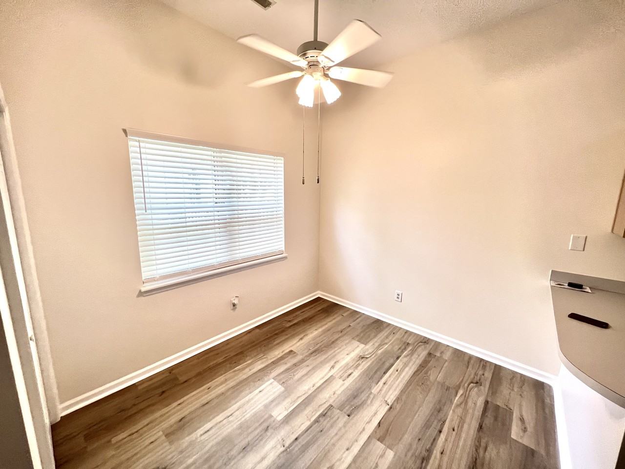 1903 Oak Tree Ln - Photo 2 of 33