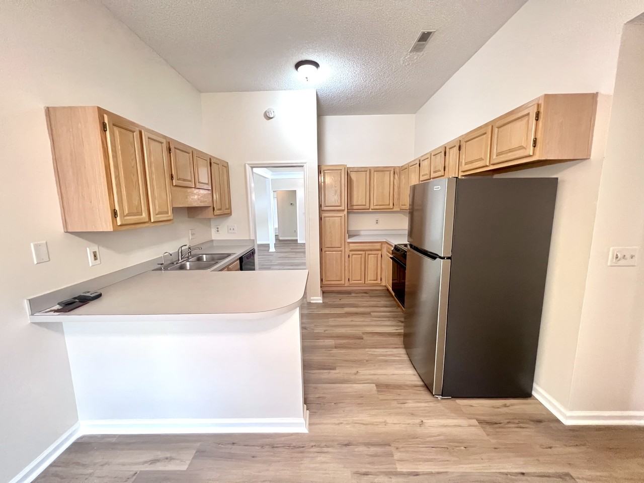 1903 Oak Tree Ln - Photo 3 of 33