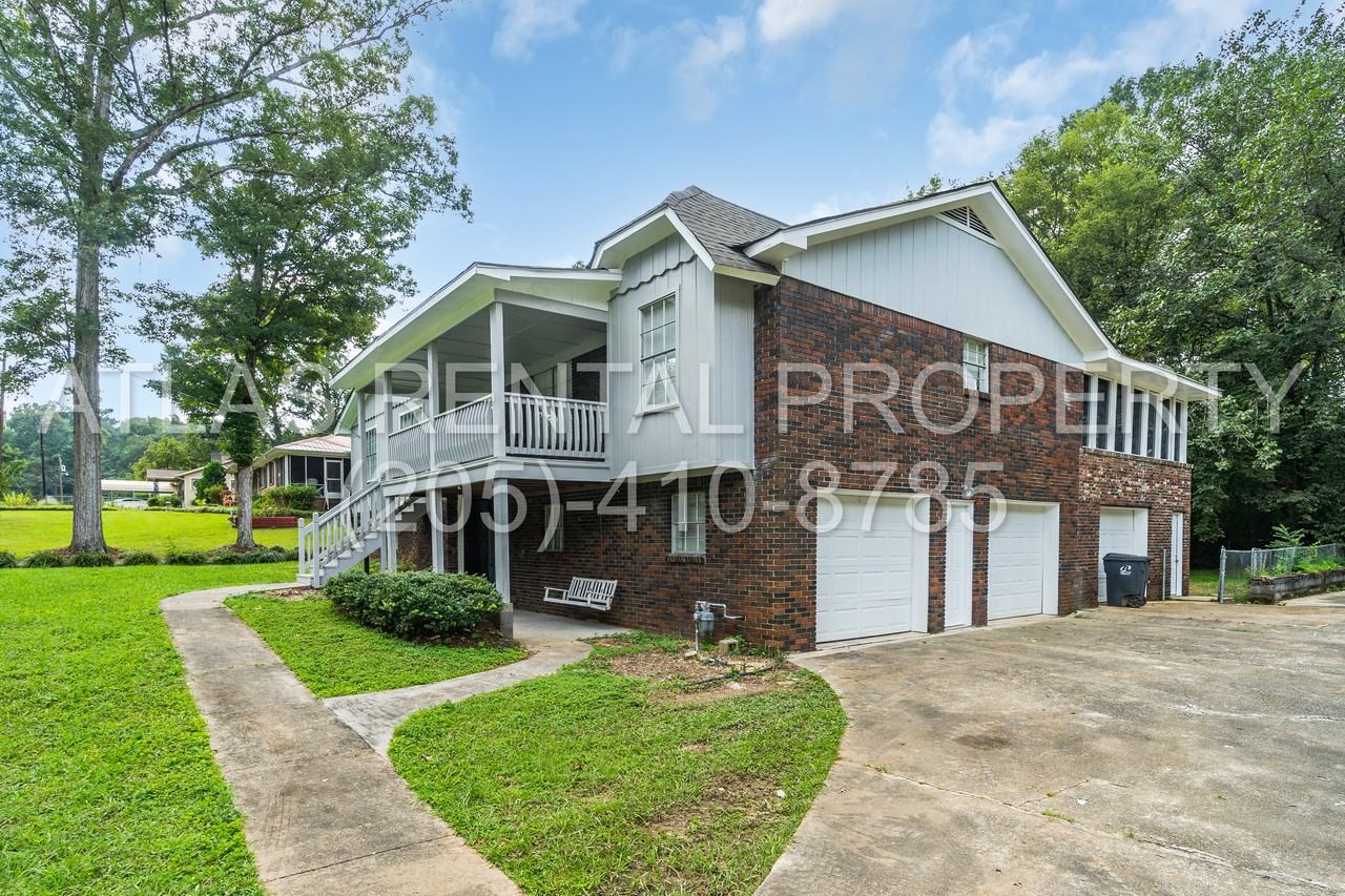 1024 Minor St - Photo 3 of 38