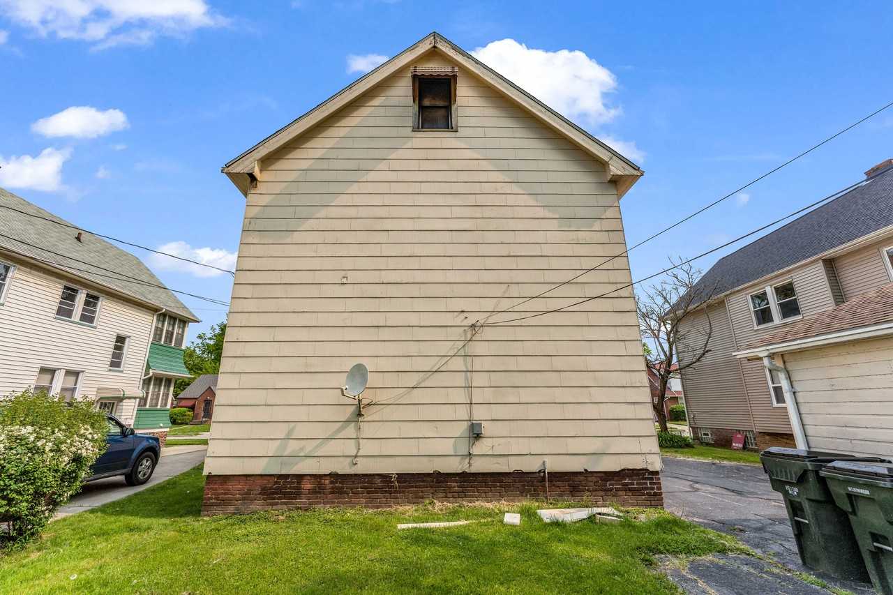 19780 Pasnow Ave - Photo 2 of 23