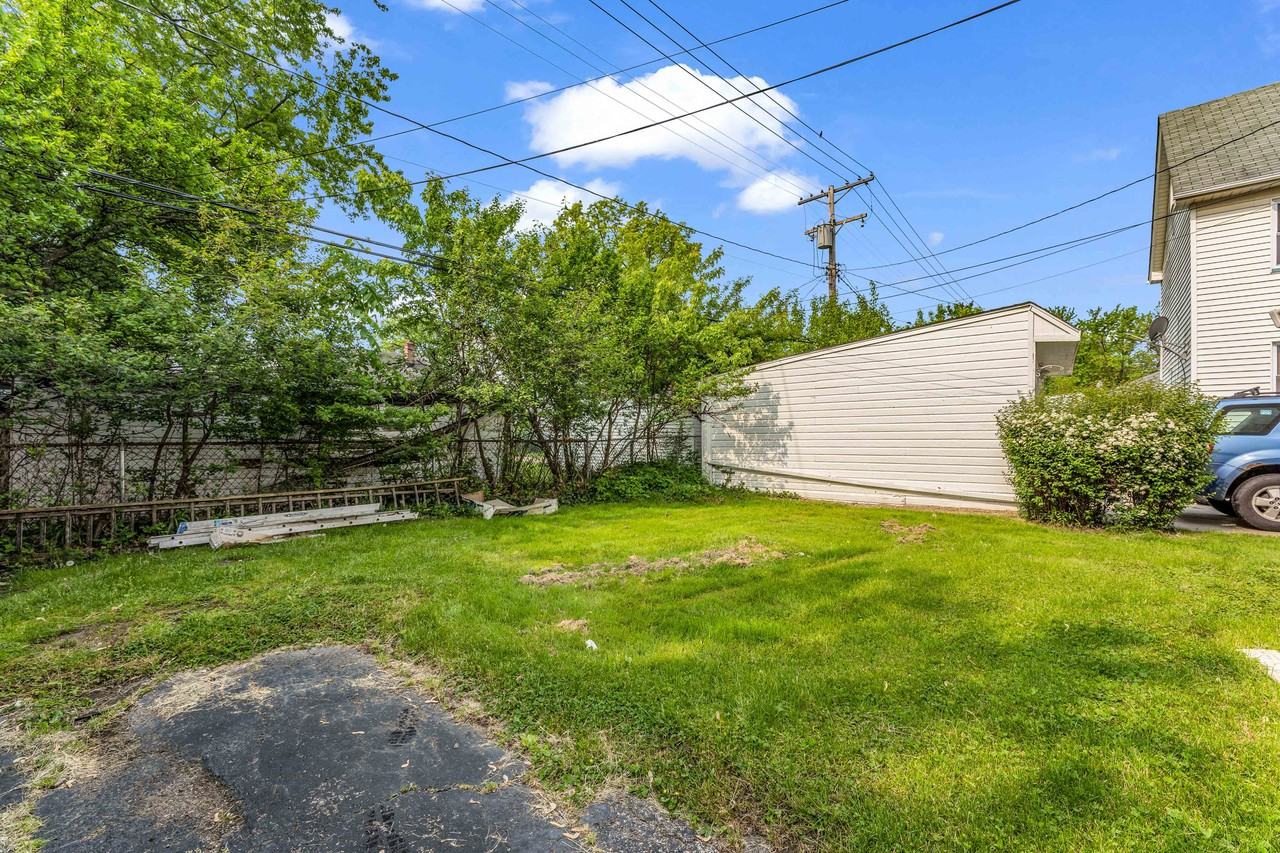 19780 Pasnow Ave - Photo 3 of 23