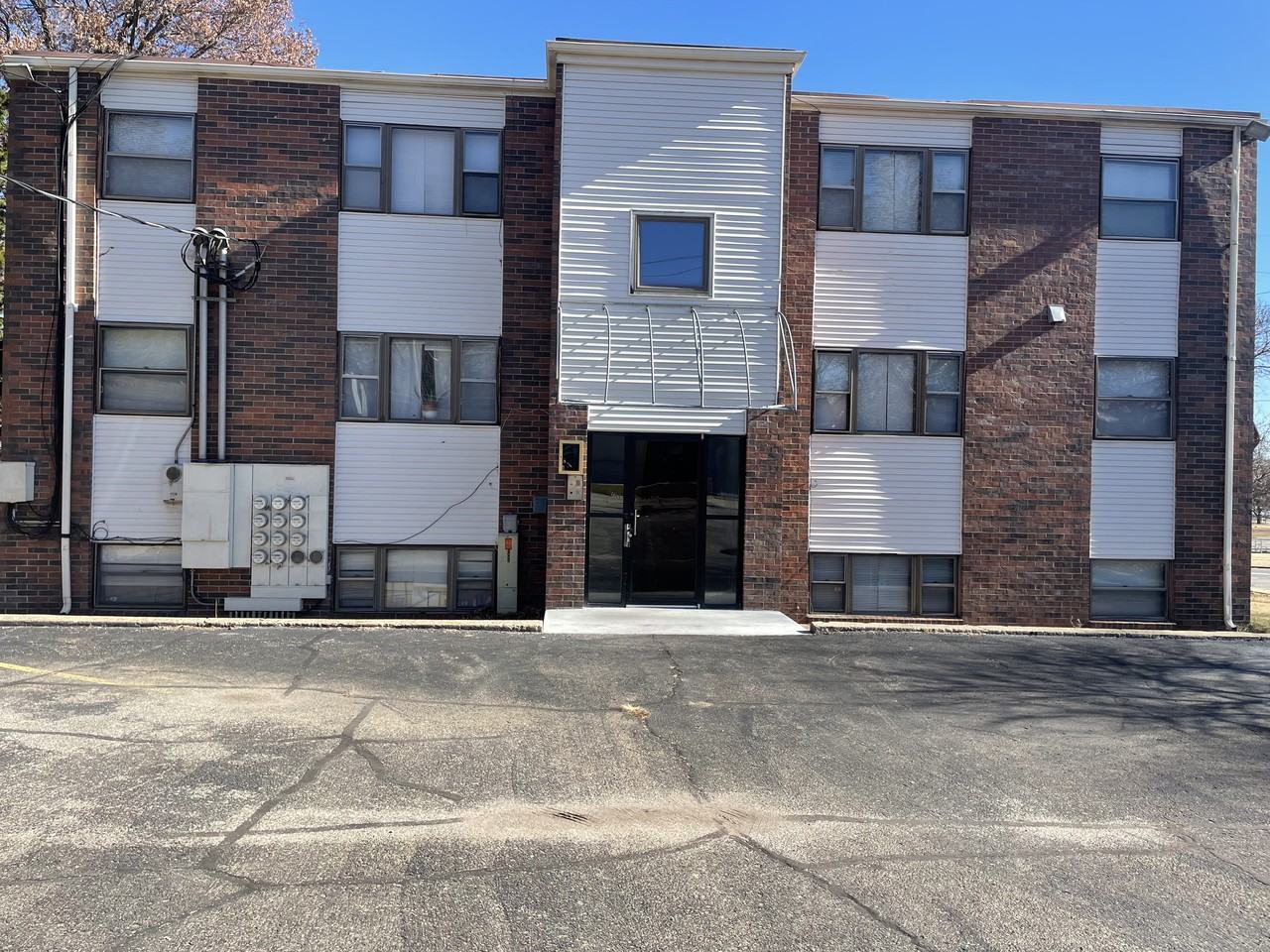 1337 Sw Clay St - Photo 2 of 9