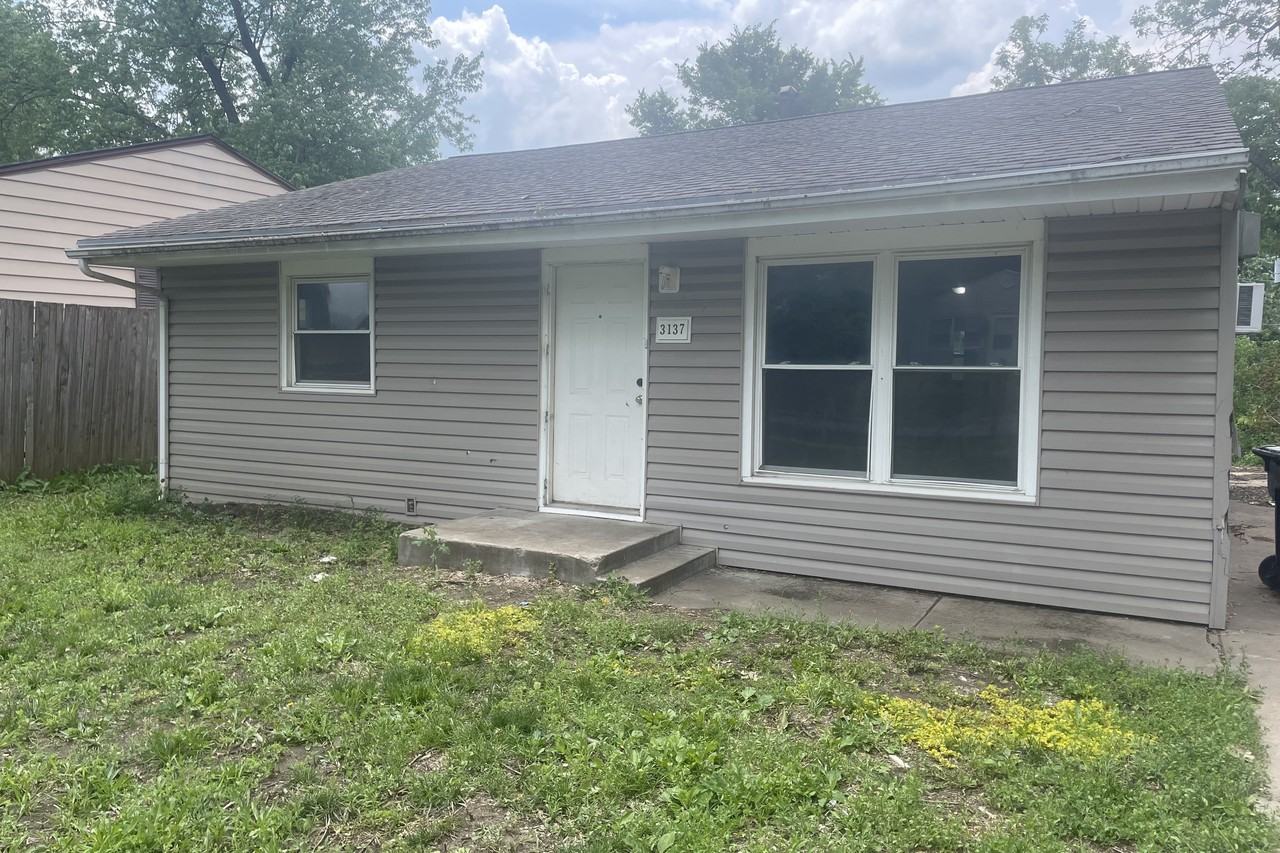 3137 Se Fremont St, Topeka, KS 66605 3 Bedroom House for 775/month