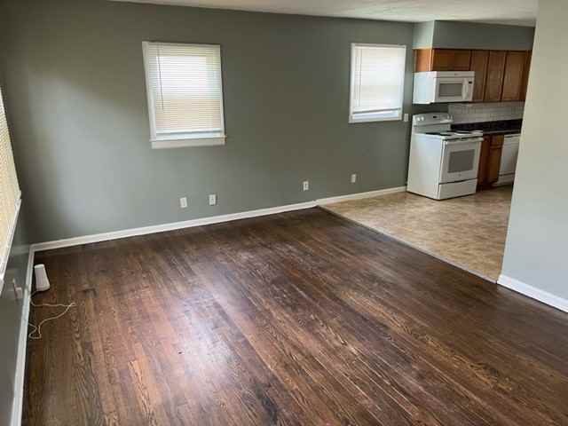 2721 S Glenwood Ave - Photo 3 of 7